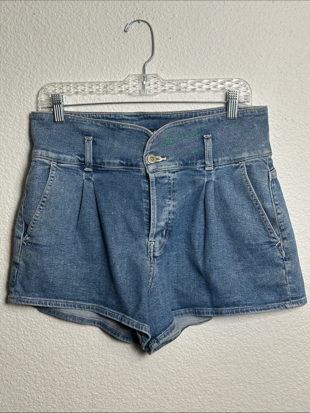Hollister Ultra High-Rise Mom Shorts 3" Vintage Stretch Womens Size 31